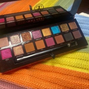 Anastasia Beverly Hills x Amrezy palette
